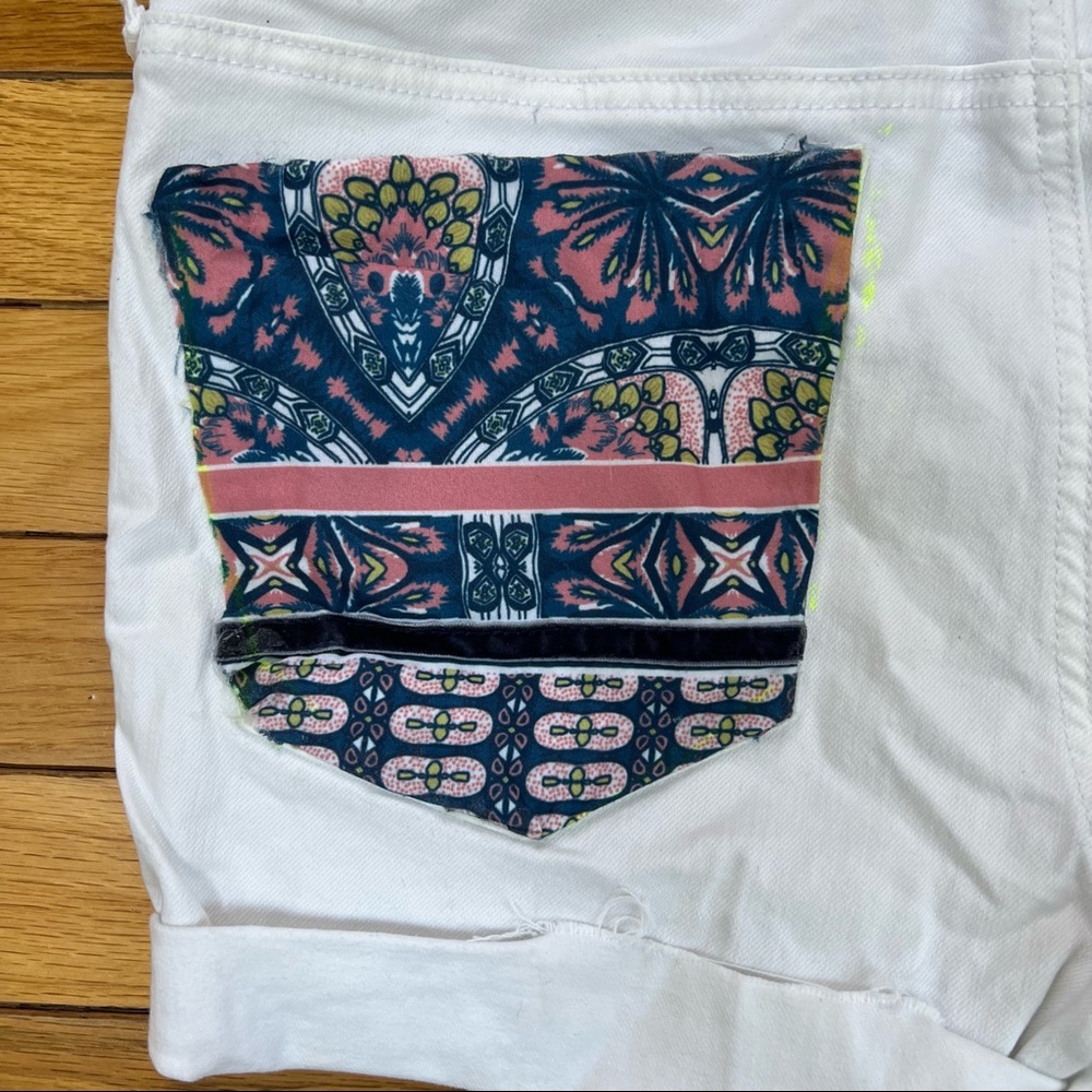 One of a kind American Eagle white super stretch cutoff jean shorts - Picture 5 of 9